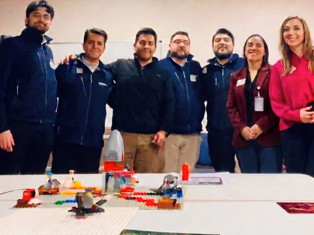 Líderes de capital humano participando en taller de consultoría de Matices
